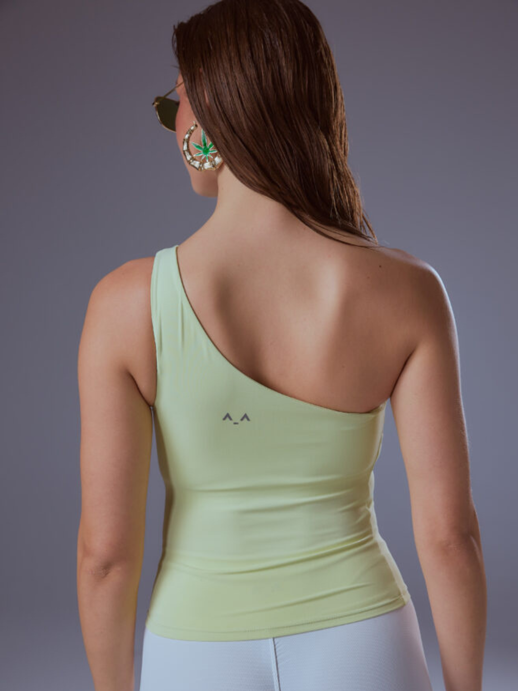 Sleek One-Shoulder Black Crop Top – Stretch Performance