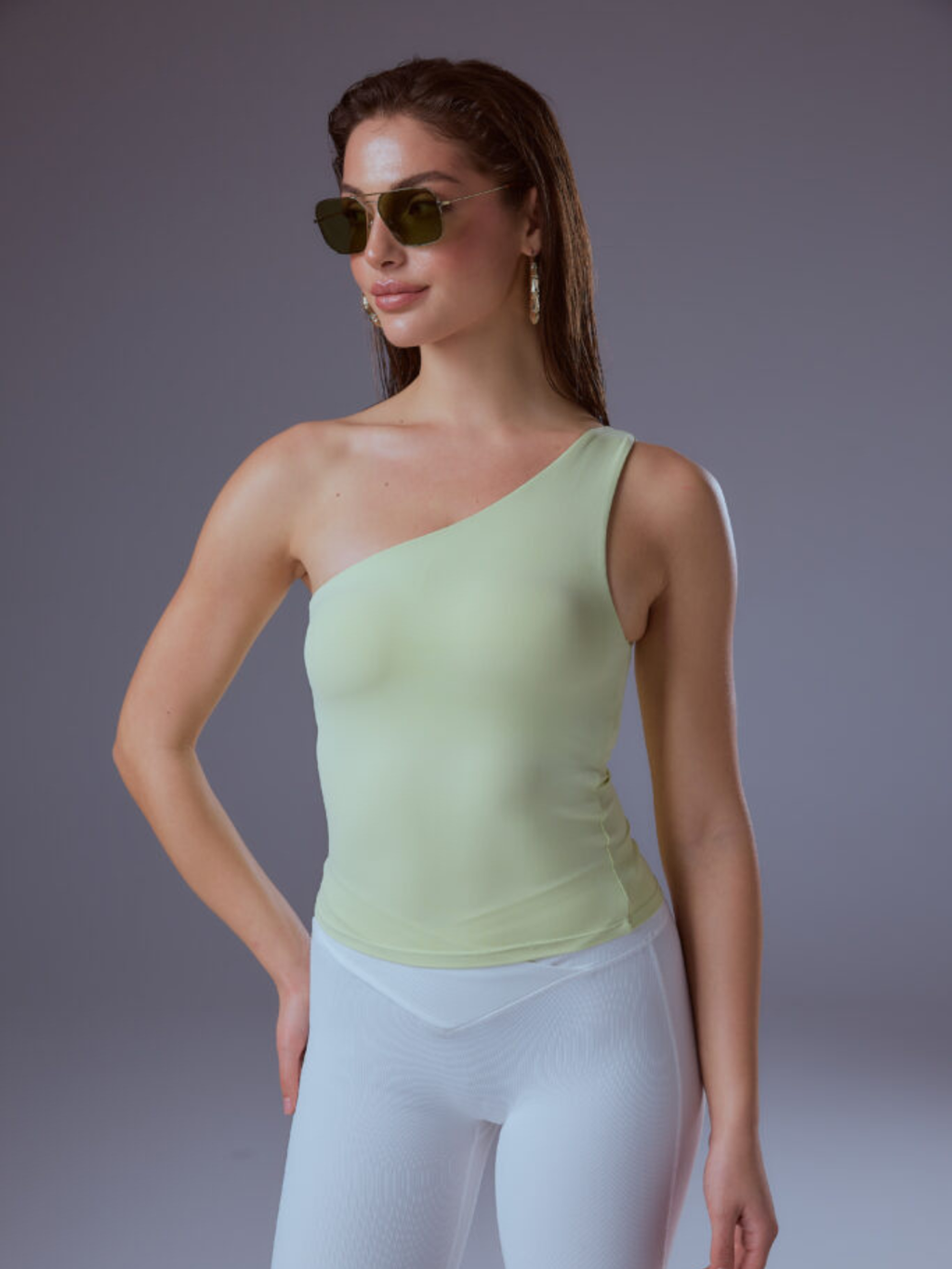 Sleek One-Shoulder Black Crop Top – Stretch Performance