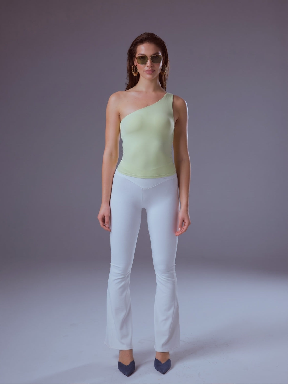 Sleek One-Shoulder Black Crop Top – Stretch Performance