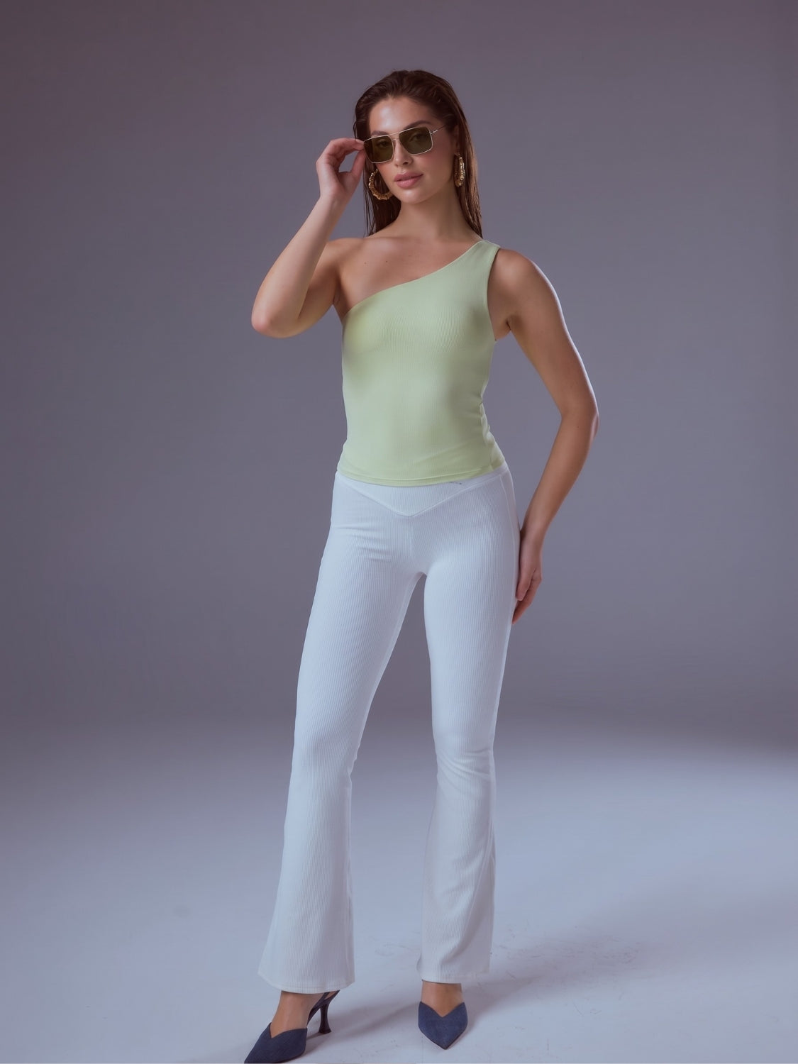 Sleek One-Shoulder Black Crop Top – Stretch Performance